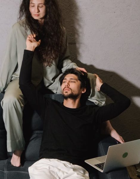 technology-mental-health-and-wellbeing-6932911-1